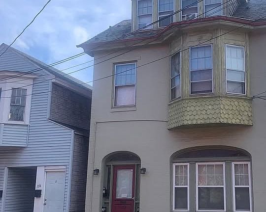4th image of 172 N Charlotte St APT 1