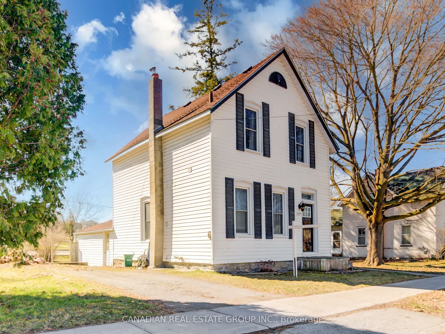 4 bed, $2,350 — Photo 2