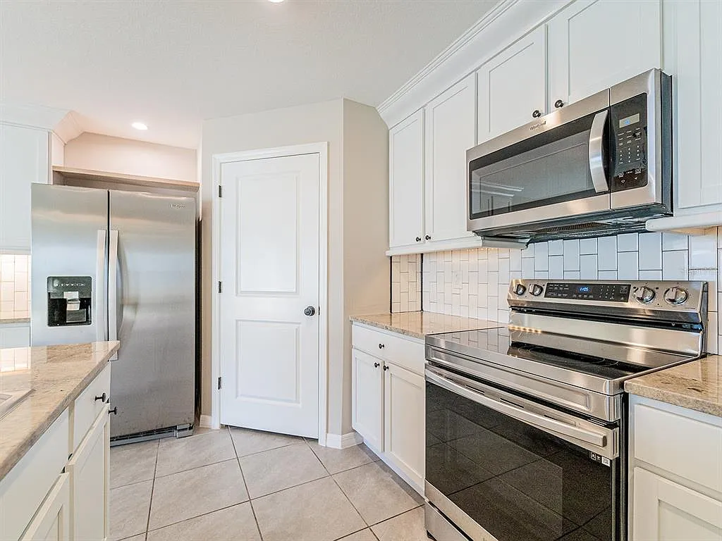 4 bed, 2.0 bath, 1827 sqft, $2,200 — Photo 4