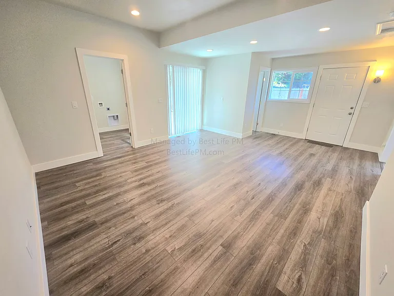 114 SE 218th Ave — Photo 26