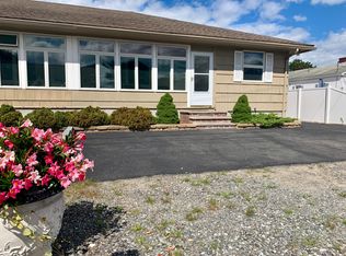 18 Dracut St, Seabrook, NH 03874