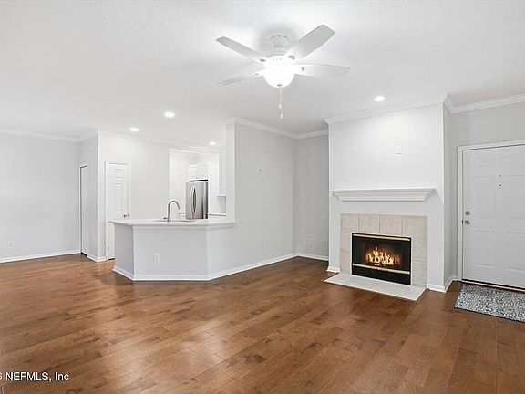 4th image of 13727 RICHMOND PARK Drive N #204
