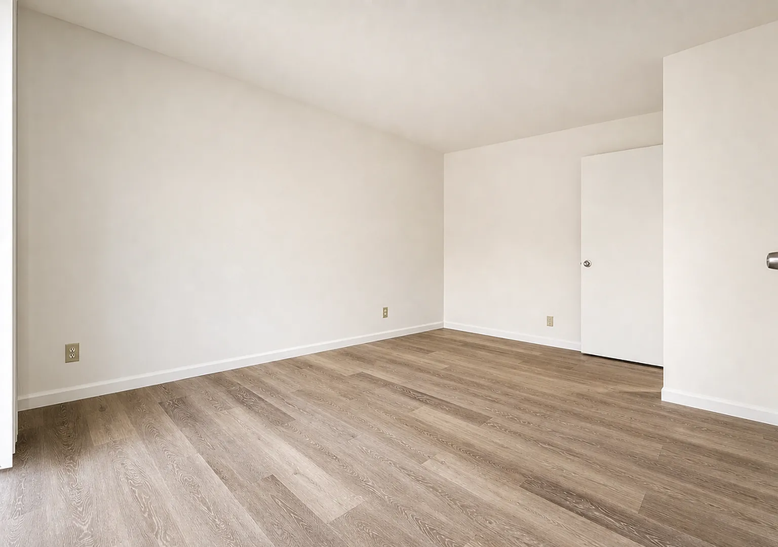 2540 College Ave — Photo 3