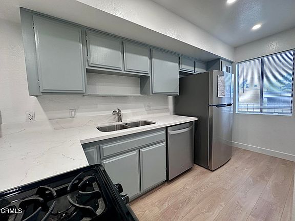 5th image of 3239 Altura Ave APT 4