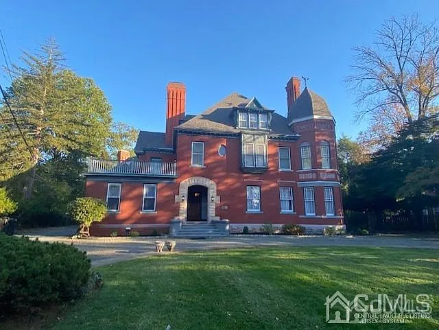 527-33 W 8th St