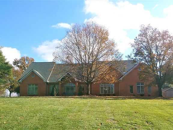 3rd image of 887 Country Club Dr