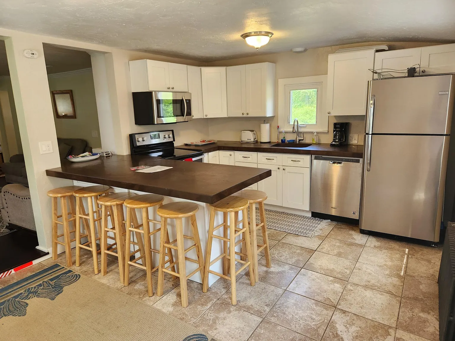 3 bed, 1400 sqft, $2,200 — Photo 1