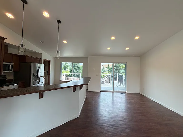 2581 NE Noble Loop — Photo 5