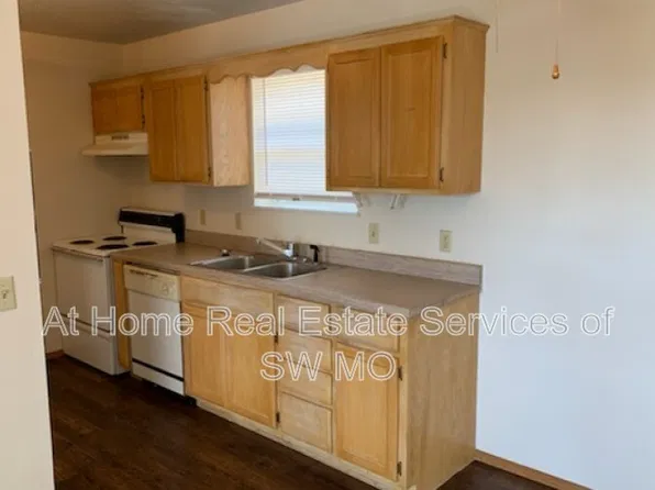 3355 E Southern Hills Blvd, Springfield, MO 65804