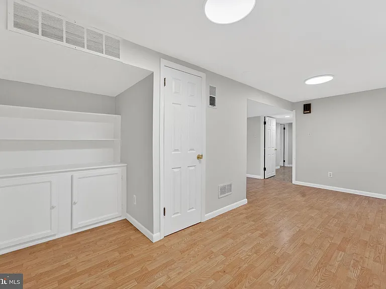 7507 Murillo St — Photo 11