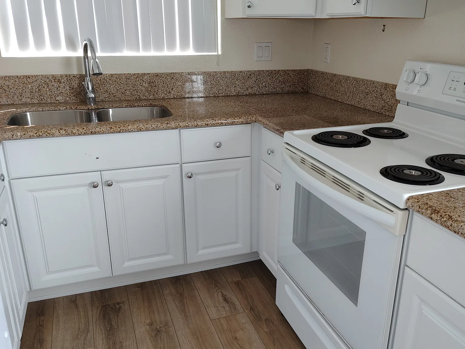 2 bed, 950 sqft, $2,500 — Photo 4