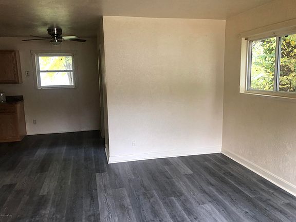 2nd image of 4809 Seville Dr