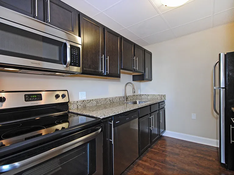 Bancroft Luxury Apartments — Photo 7