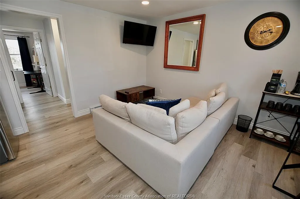 2 bed, $1,900 — Photo 4