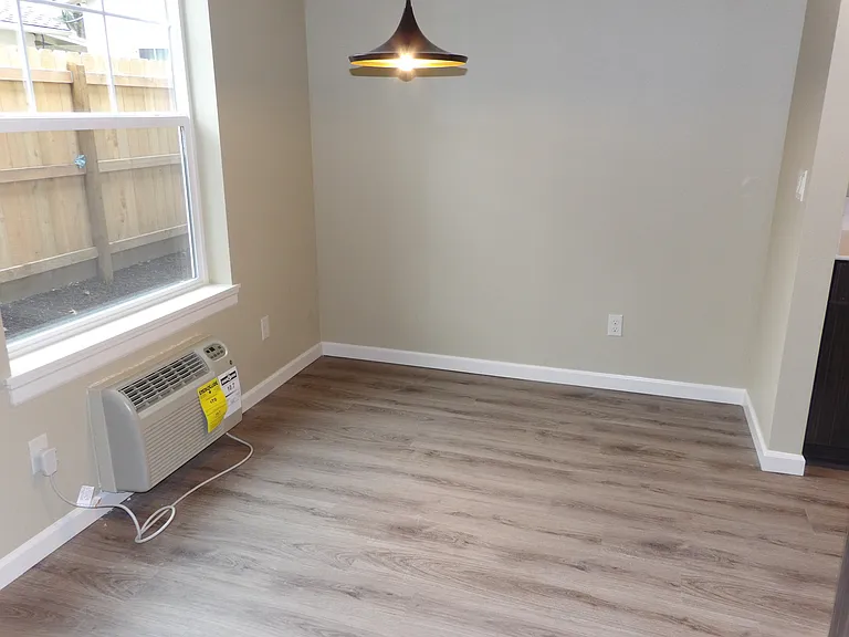 690 SE 5th Ave #102 — Photo 5