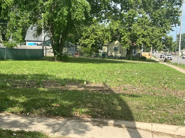 1202 N Hickory St, Champaign, IL 61820