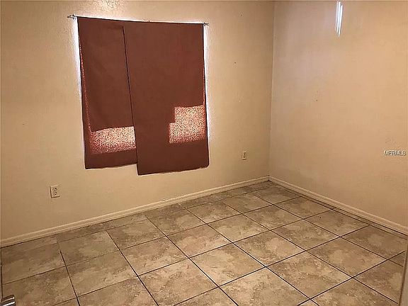 4th image of 1729 Birchwood Cir Unit 1