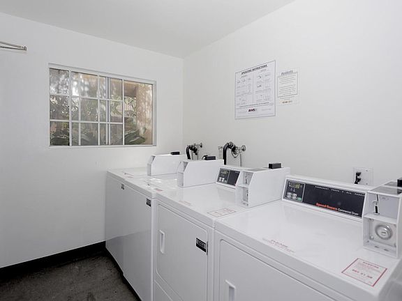 4th image of 18418 Dearborn St