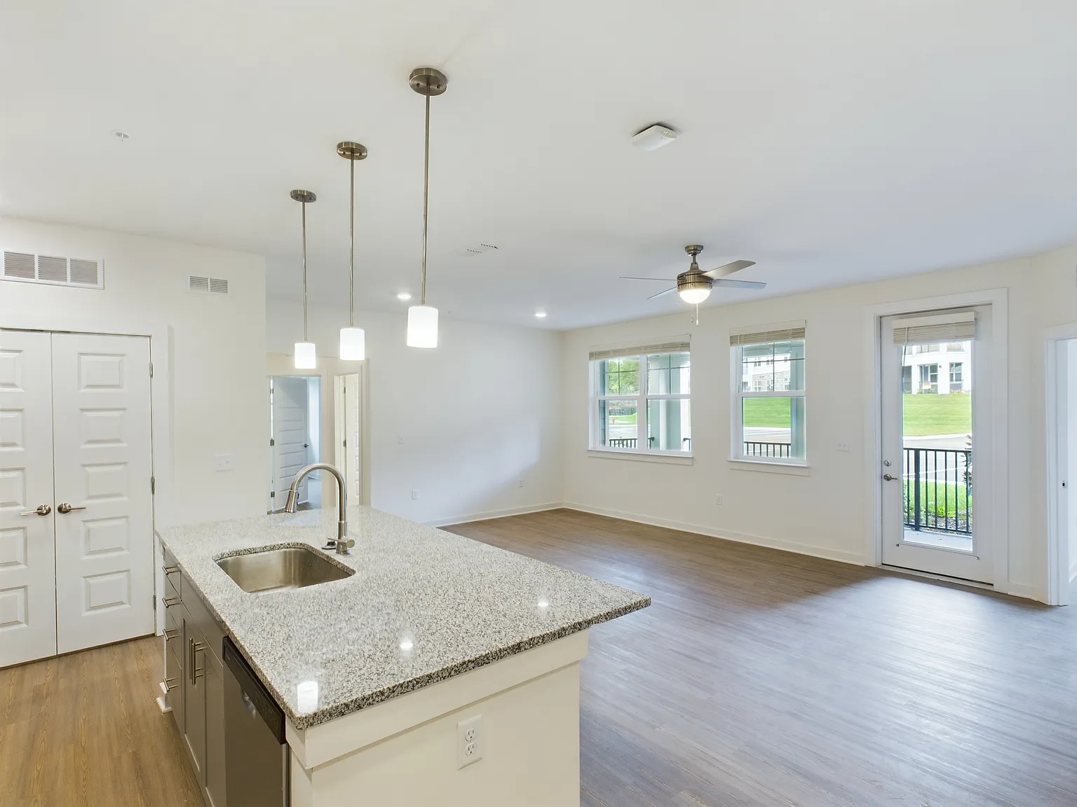 3 bed, 1389 sqft, $2,799 — Photo 1