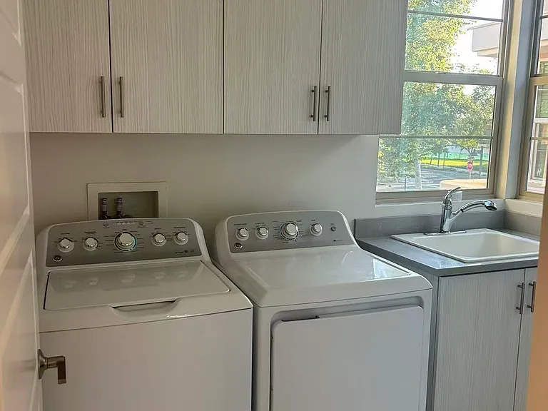 804 Beacon — Photo 6
