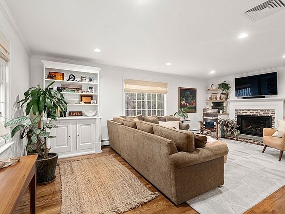 5th image of 84 Old Orchard Rd