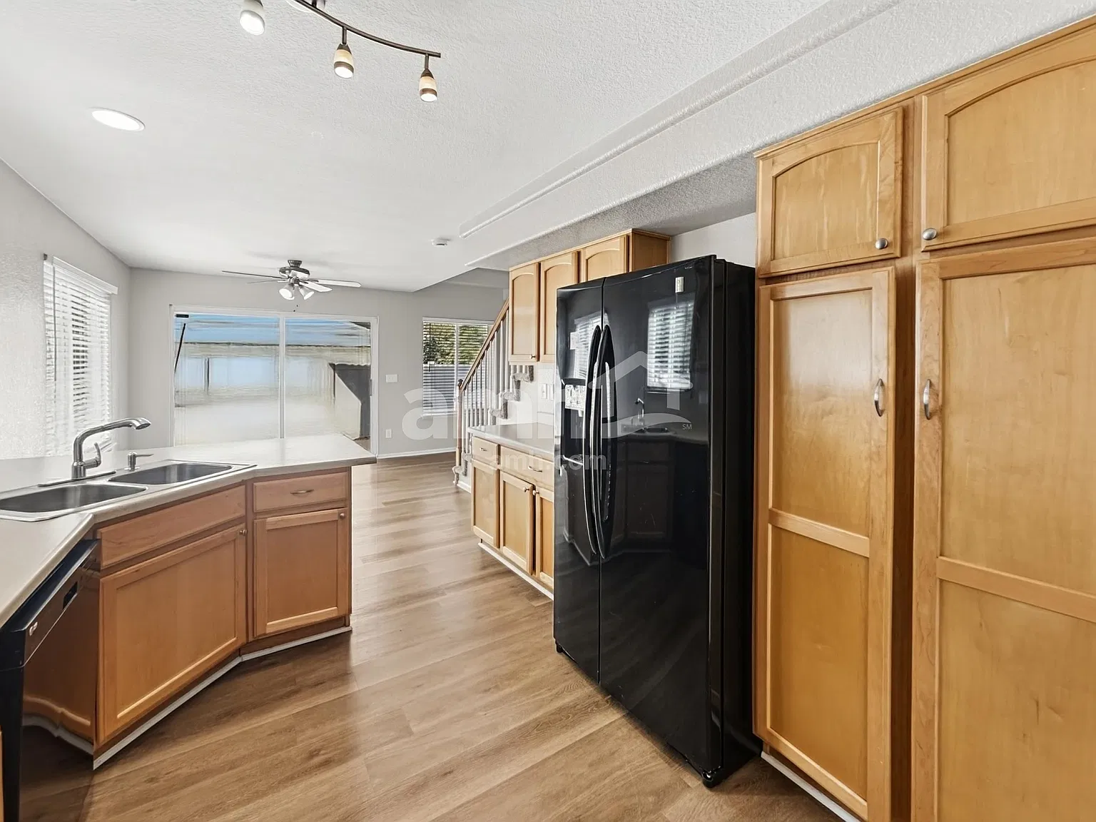 3 bed, 2.5 bath, 1845 sqft, $2,915 — Photo 4