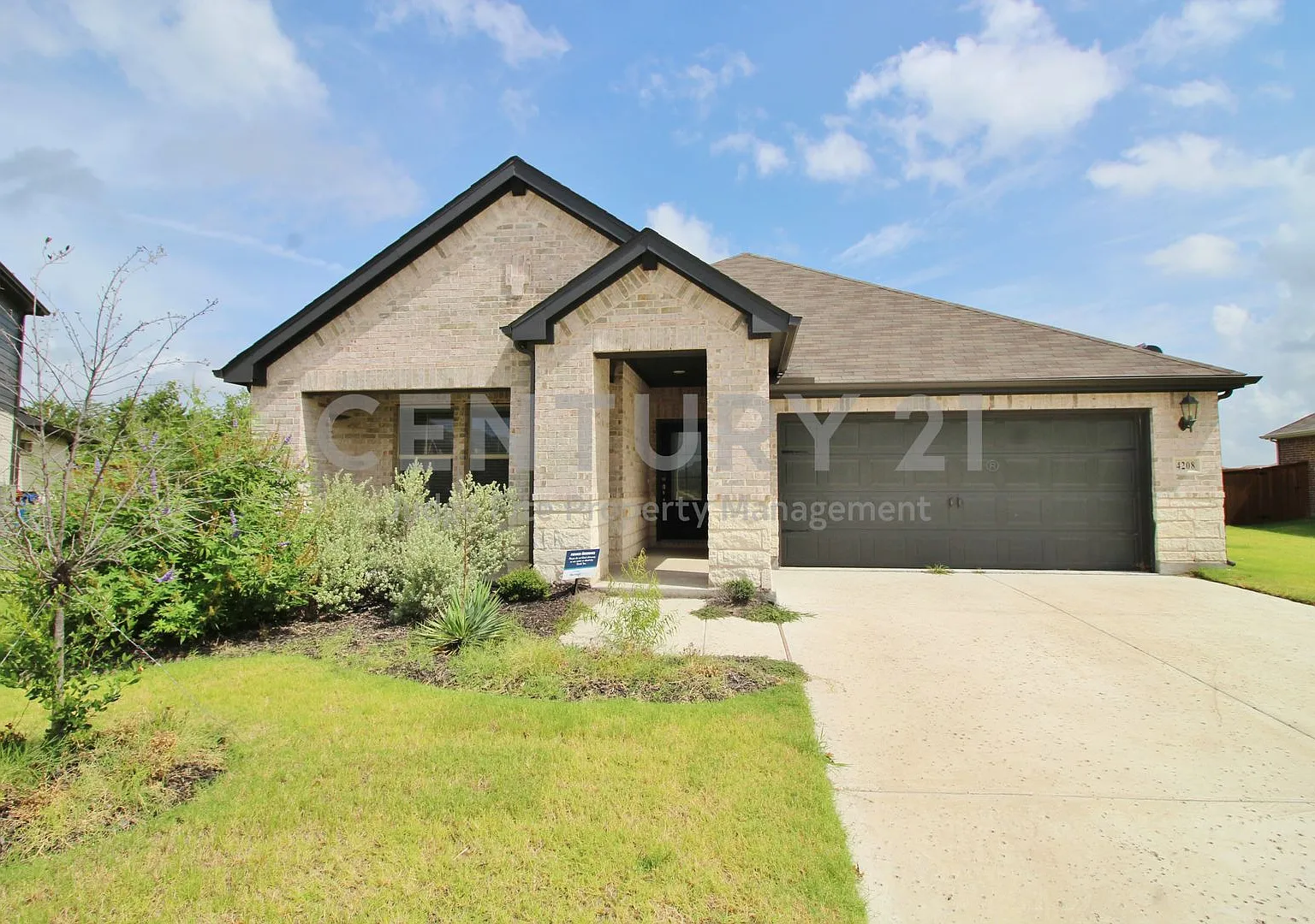 Like New 3/2/2 in Farmersville Ready For Immediate Occupancy! — Photo 1
