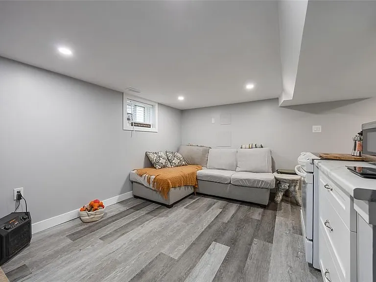275 Kathleen Ave — Photo 6