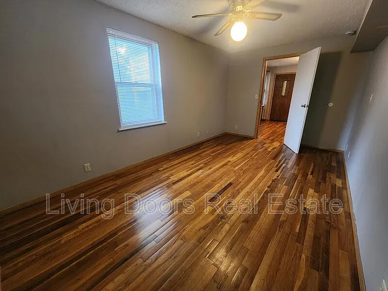 1301 Hill St — Photo 8