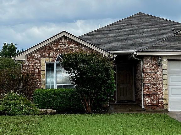 2nd image of 3021 Stroll Dr