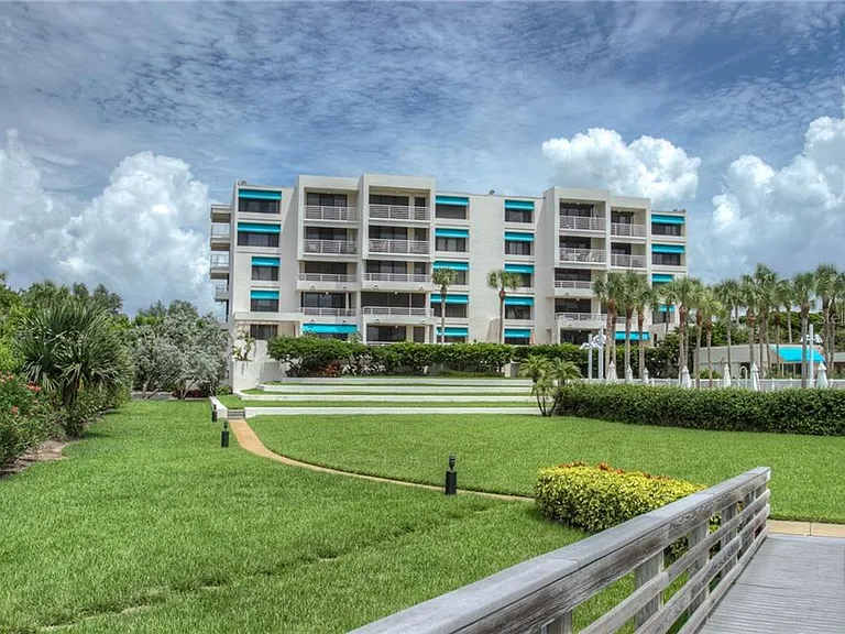 2109 Gulf Of Mexico Dr #1402 — Photo 22