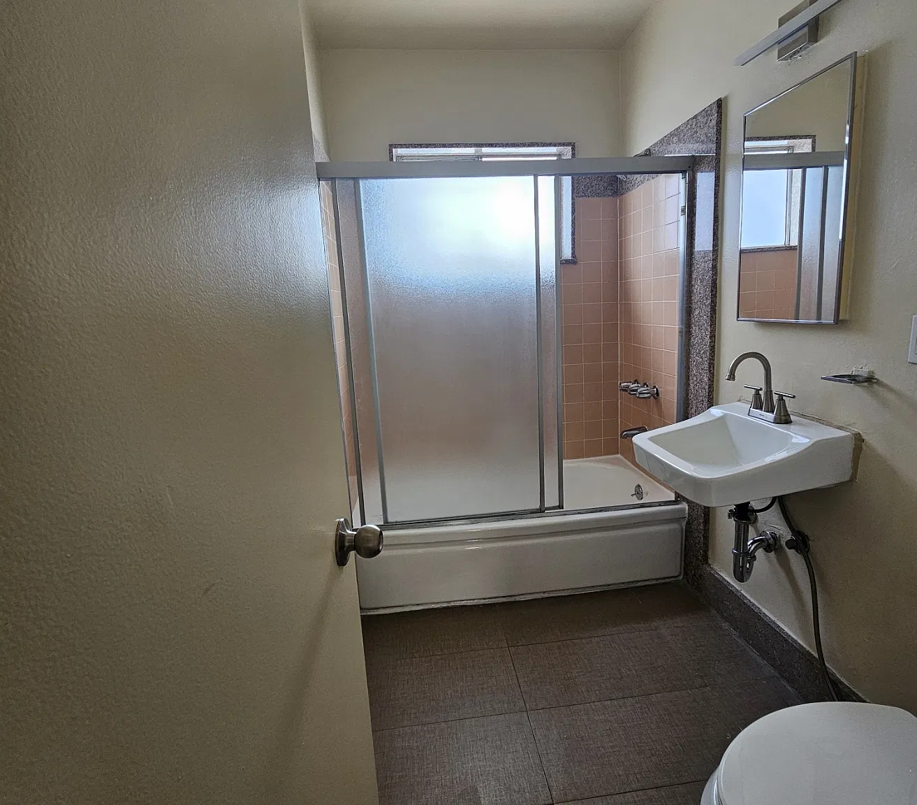 2 bed, 800 sqft, $2,200 — Photo 2