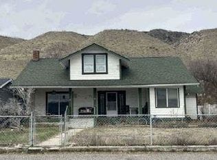 228 Warren Ave W, Pateros, WA 98846