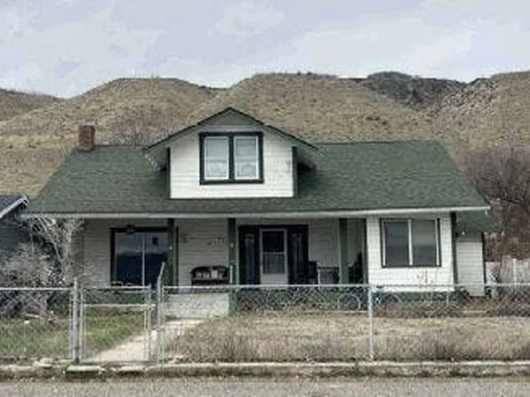 228 Warren Ave W, Pateros, WA 98846