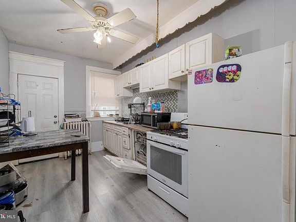 4th image of 3215 Phelps Ln