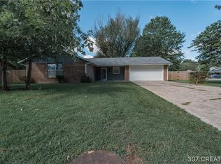2333 S Clover Dr, Fayetteville, AR 72701
