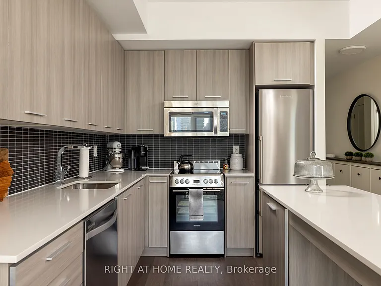 105 George St E #1912 — Photo 4
