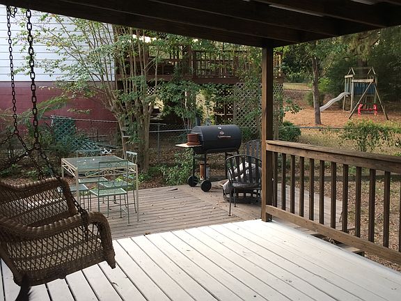 Lower deck for grilling