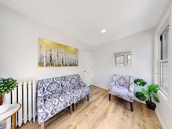 3rd image of 25-23 Humphreys St