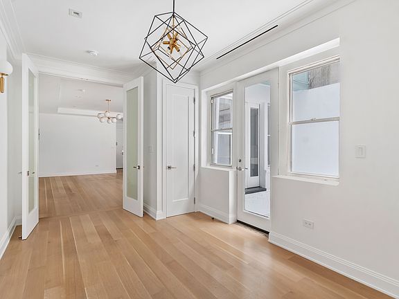 4th image of 9 E 82nd St #1R