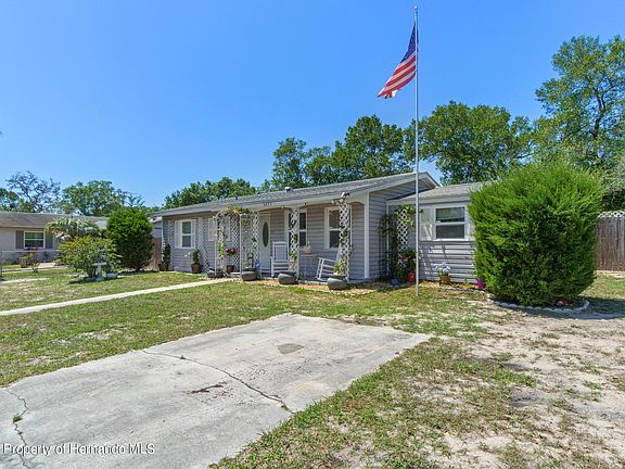 2nd image of 6431 Skyline Ct