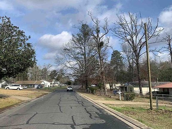 Exterior Neighborhood (street photo)