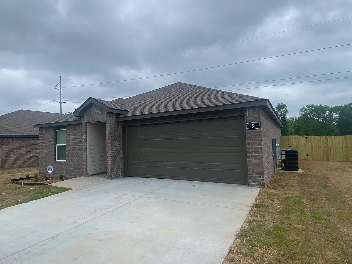 Building Photo - 5 Vineyard Dr