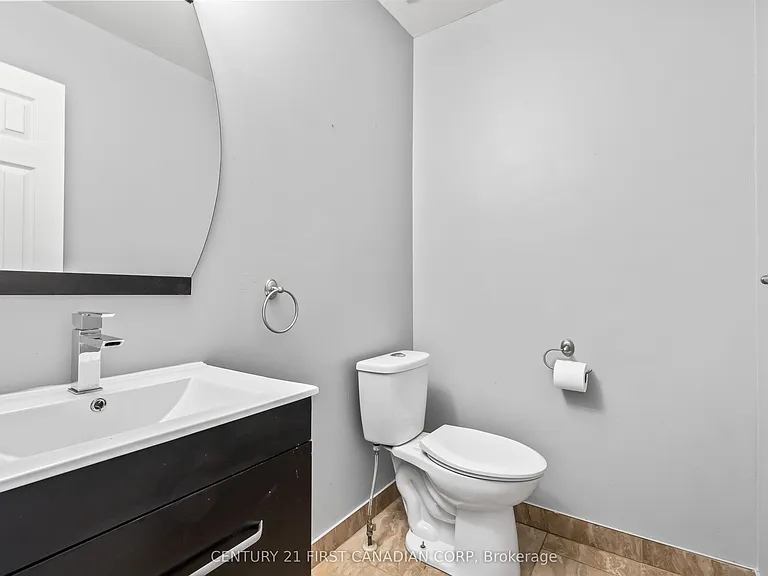 500 Osgoode Dr #20 — Photo 4