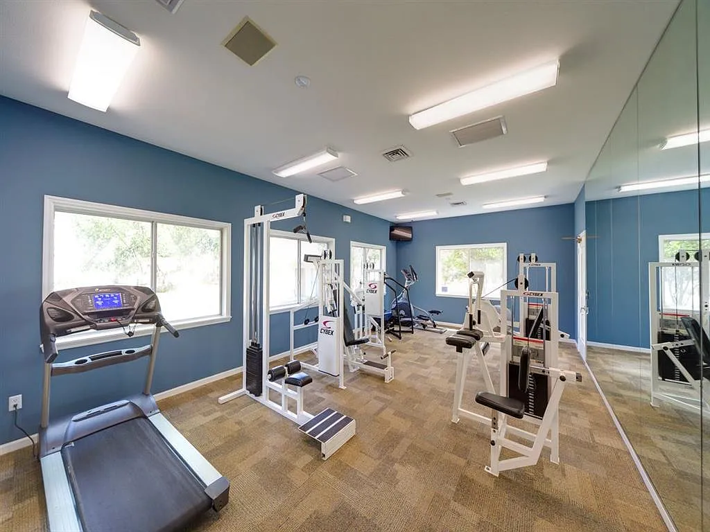 Holly Cove Apartments — Photo 4