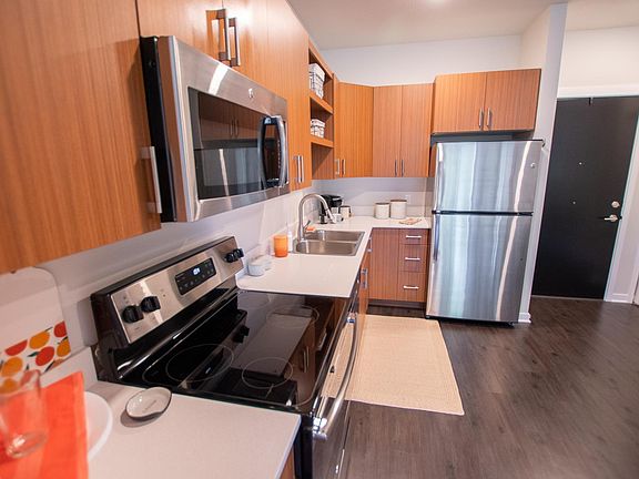 3rd image of 630-109 S Garfield Ave
