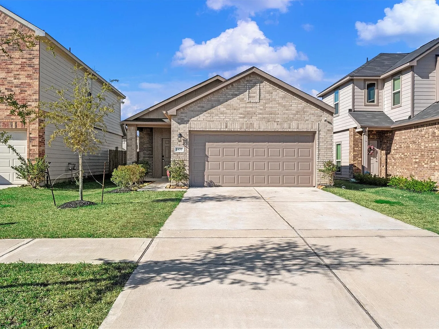 3 bed, 2.0 bath, 1411 sqft, $2,050 — Photo 1