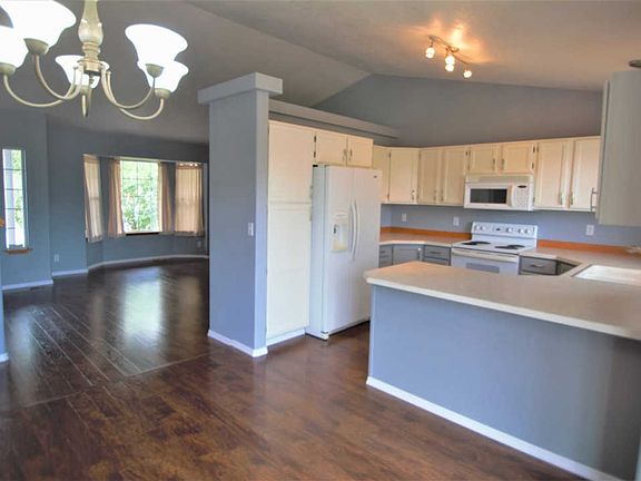 5th image of 1611 N Holiday Ln