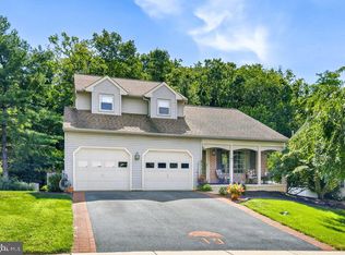 19 Manor Oaks Dr, Millersville, PA 17551