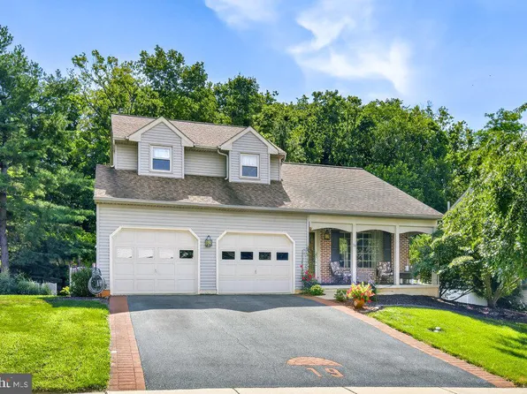 19 Manor Oaks Dr, Millersville, PA 17551